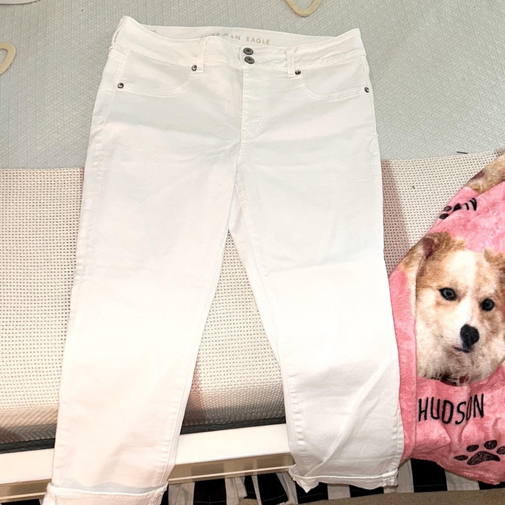 American Eagle white capris jeans